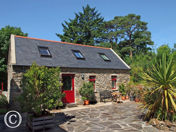 422. Durrus, Co. Cork - Self catering cottage