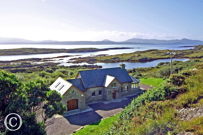 141. Loughane, Sneem, Co. Kerry - Seaside holiday home